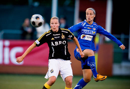 Laura Kalmari, AIK och Rebecca Smith, Sunnanå