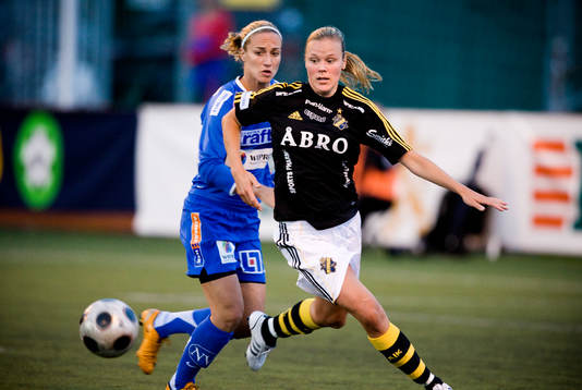 Laura Kalmari, AIK och Rebecca Smith, Sunnanå