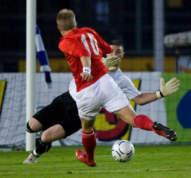 2-0, 3-målsskytten Patrik Ingelsten skjuter förbi Bojan