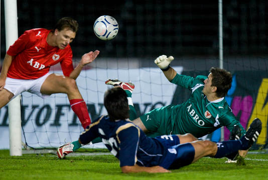 Jättechans för Gent, men Zlatan Azinovic idioträddar och