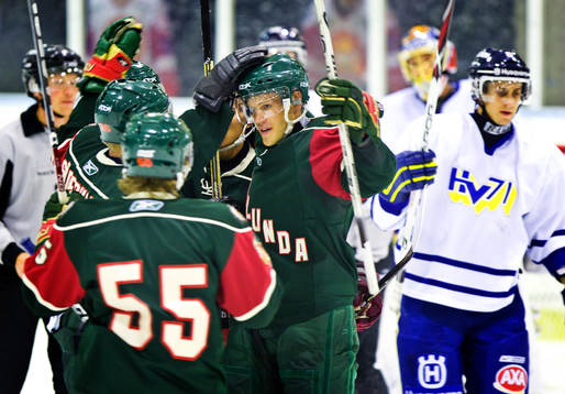 Magnus Kahnberg,  Frölunda, går 2-0. Jubel med Riku Hahl