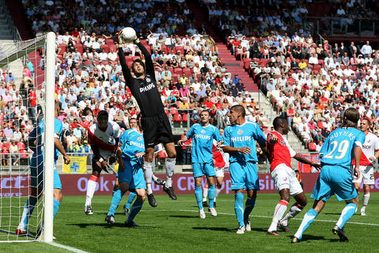 Andreas isaksson, PSV (Målvakt)