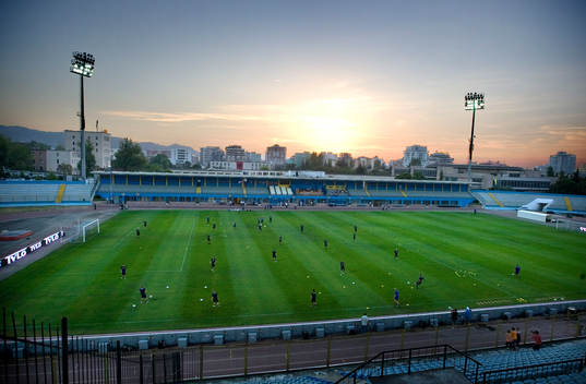 Qemal Stafa Stadion i Tirana, Albanien