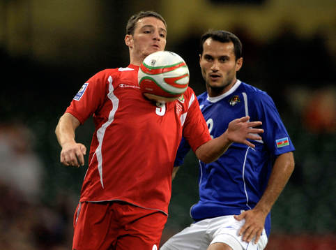 Jason Koumas, Wales och Rail Melikov, Azerbadjan