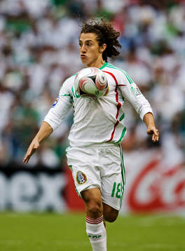 Andres Guardado, Mexico, med bollen