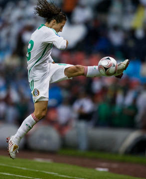 Andres Guardado, Mexico, tar ner bollen