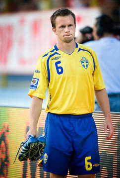 Tobias Linderoth, Sverige skadad i de första minuterna.