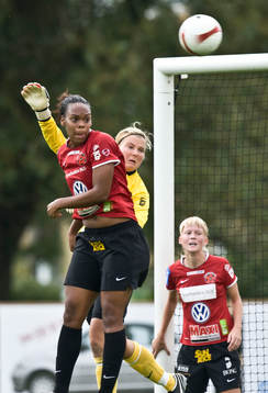 Maria Edman, målvakt och Pernilla Falk