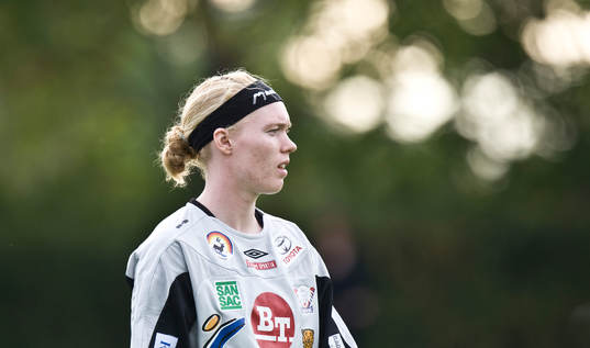 Hedvig Lindahl, målvakt
