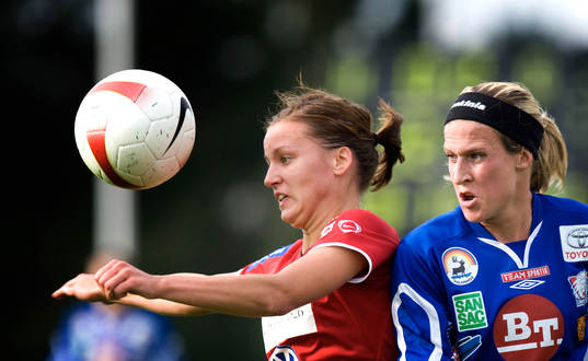 Johanna Jönsson och Maria Karlsson duellerar