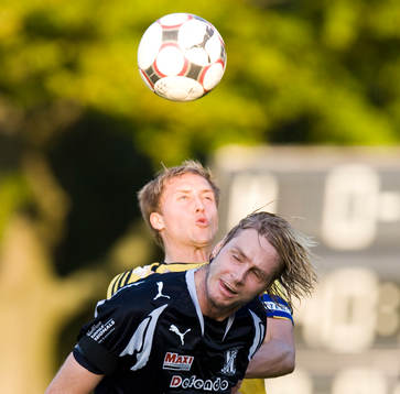 Simon Sjöfors och Bobby Alm Nilsson. Nickduell