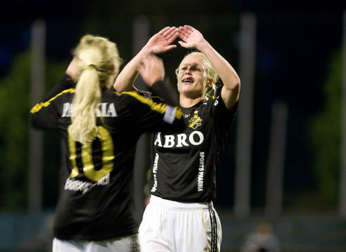 Louise Fors och Elin Ekblom Bak, AIK jubel