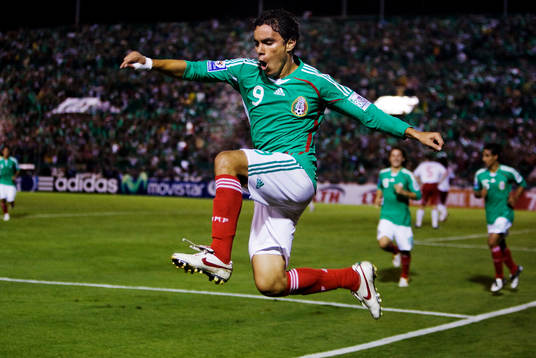 Omar Bravo, Mexico, firar sitt mål. Jubel