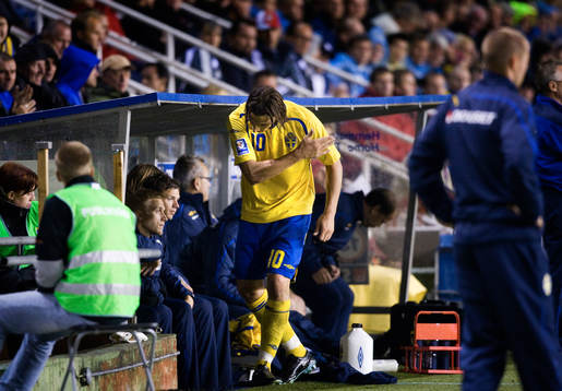 Zlatan Ibrahimovic är besviken när han sätter sig på