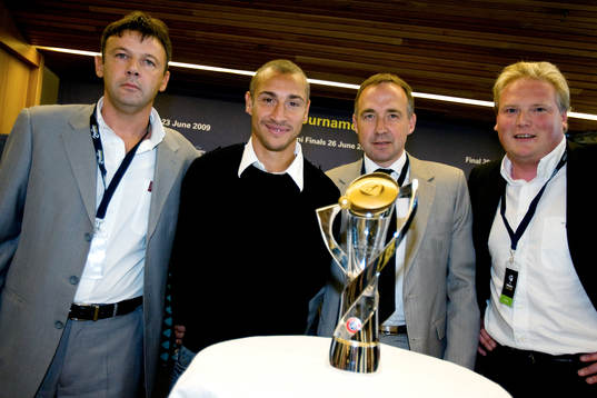 Henrik Larsson och Jörgen Lennartsson med Keld