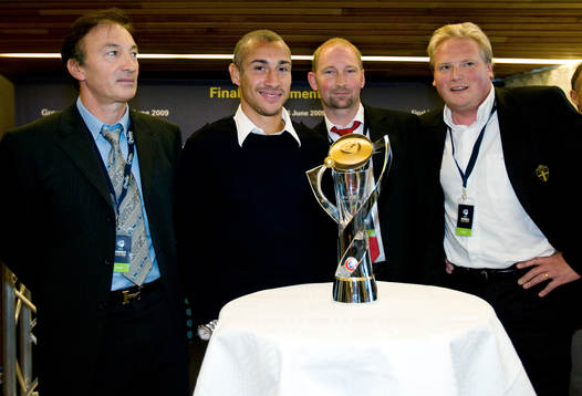 Henrik Larsson och Jörgen Lennartsson med René Girard,