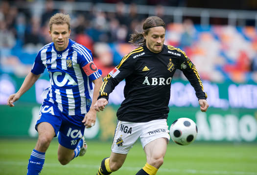Mats Rubarth, AIK, med Niclas Alexandersson, Göteborg, i