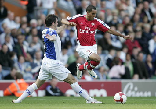 Theo Walcott, Arsenal och Ryan Nelsen, Blackburn