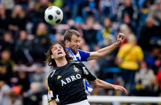 Iván Óbolo, AIK, och Hjalmar Jonsson, Göteborg