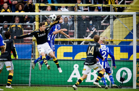 Situationen i slutminuterna där Daniel Mendes, AIK, och