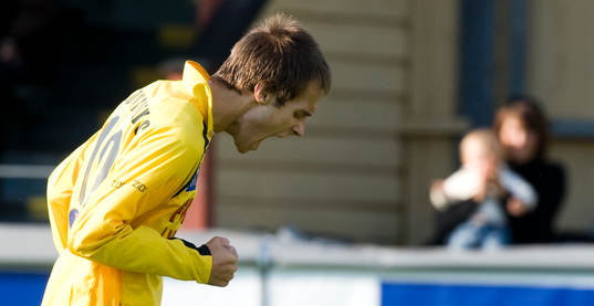 1-0, Matchhjälten Zoran Jovanovic skriker ut sin glädje.