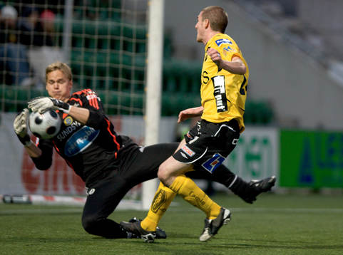James Keene, Elfsborg skjuter på Andreas Lindberg,