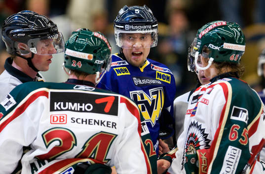 Mikko Luoma och Niklas Andersson, bråkar