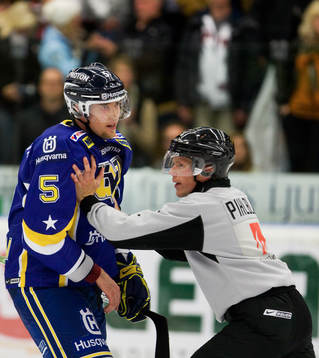 Mikko Luoma och Niklas Andersson, bråkar