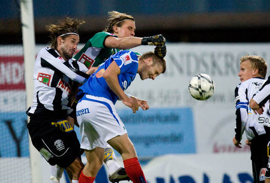 Daniel Hallingström oroar Sebastian Karlsson, målvakt,
