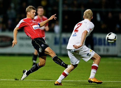 Marcus Allbäck, Örgryte, passar bollen