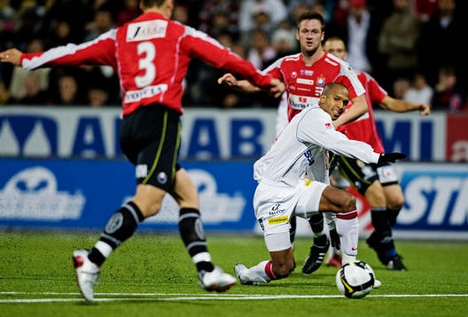 Marcus Ferreira, Assyriska, passar bollen
