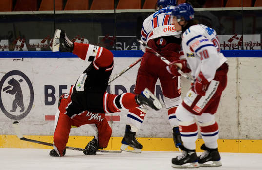 Nichlas Hardt, får sig en flygtur av Jonas Lennartsson