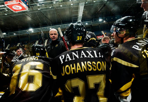 Roger Melin, tränare, AIK, har tagit time-out. Dick