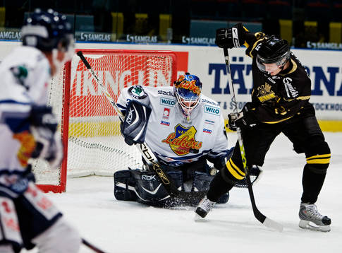 Viktor Fasth, målvakt, Växjö, räddar ett skott från
