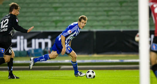 Tobias Hysén stormar fram