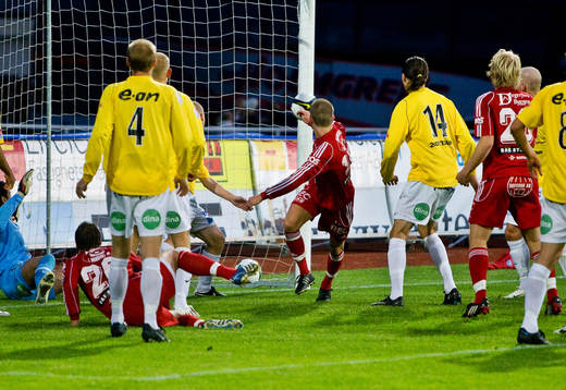 Johan Bertilsson klackar in 1-0 till Degerfors
