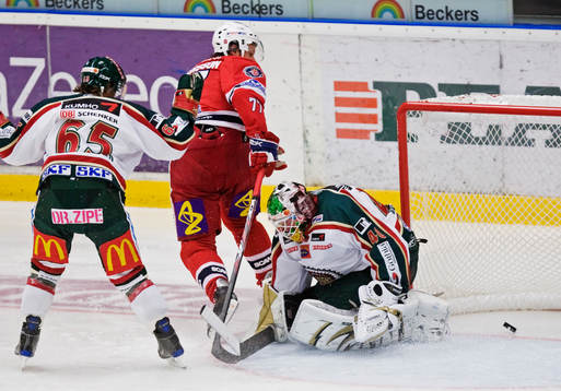 Stefan Pettersson, Södertälje, gör mål på Johan