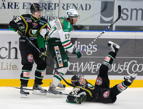 Färjestads Martin Sevc platt på rygg