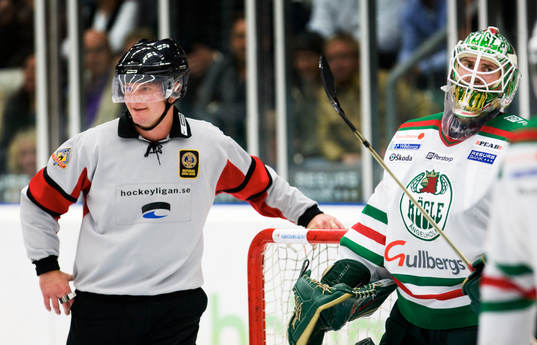 Cristopher Nihlstorp, målvakt, Marcus Vinnerborg, domare