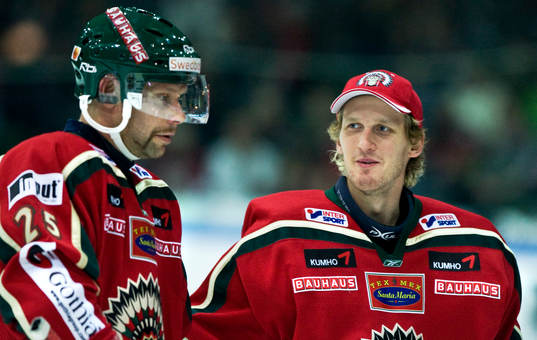 Oscar Ackeström och Ari Ahonen, målvakt