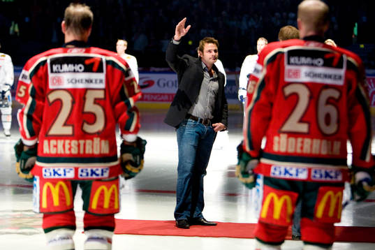 Jonas Esbjörs, pensionerad spelare, avtackas
