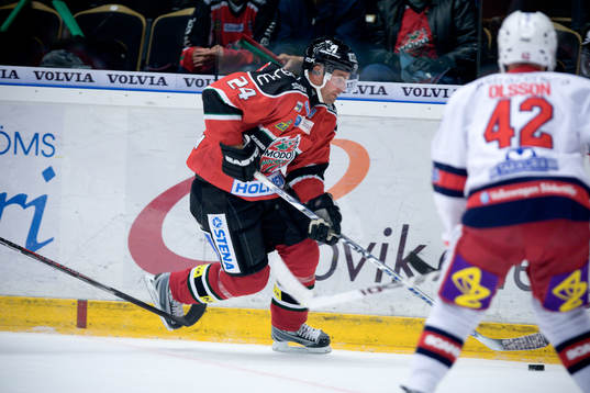 Niklas Sundström, Modo