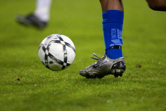 Boll, fot, fotbollsko, dobbar, genre. Intersport, reklam,