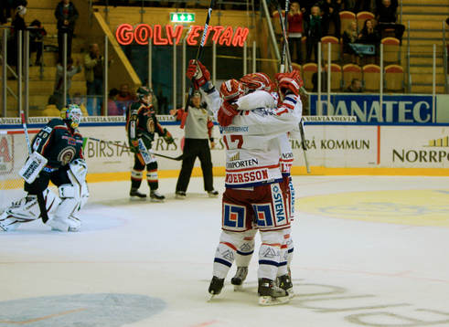 Mikko Lehtonen, Timrå avgör med sitt 3-2. (jubel)
