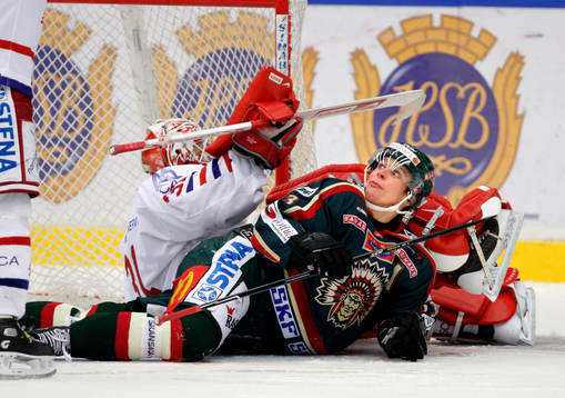 Riku Hahl, Frölunda krockar med Johan Backlund, Målvakt
