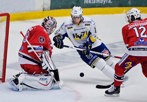 Martin Thörnberg, HV71, oroar framför Björn Bjurling,