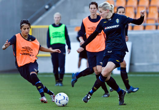 Nazanin Vaseghpanah, och Maria Aronsson, Sverige