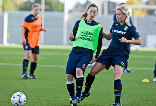 Kosovare Asllani, och Louise Fors, Sverige