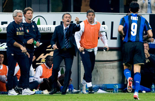 José Mourinho, tränare och Julio Ricardo Cruz, Inter