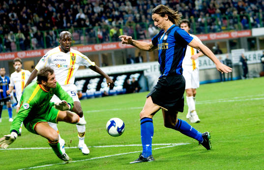 Zlatan Ibrahimovic, Inter stöter nästan in bollen